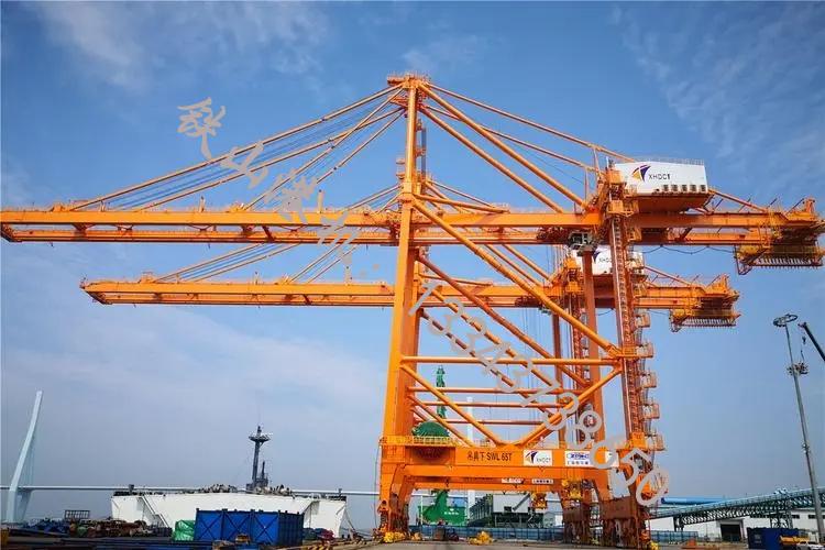 江蘇泰州岸橋起重機廠(chǎng)家起重機潤滑油的主要目的